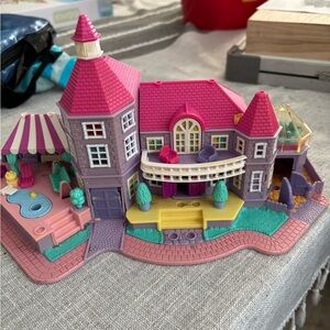 Vintage Polly pocket mansion